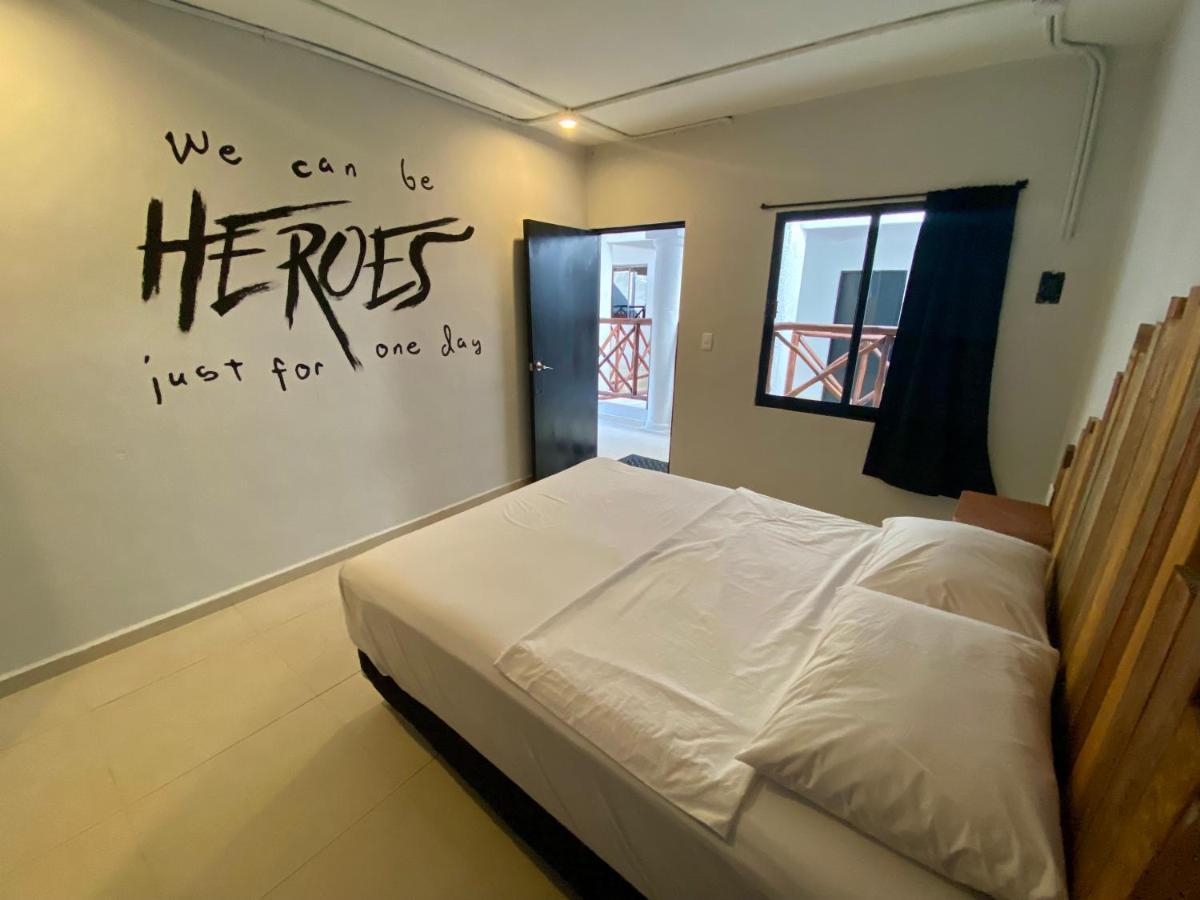 بلايا ديل كارمن Why Not Rooftop Party Hostel المظهر الخارجي الصورة