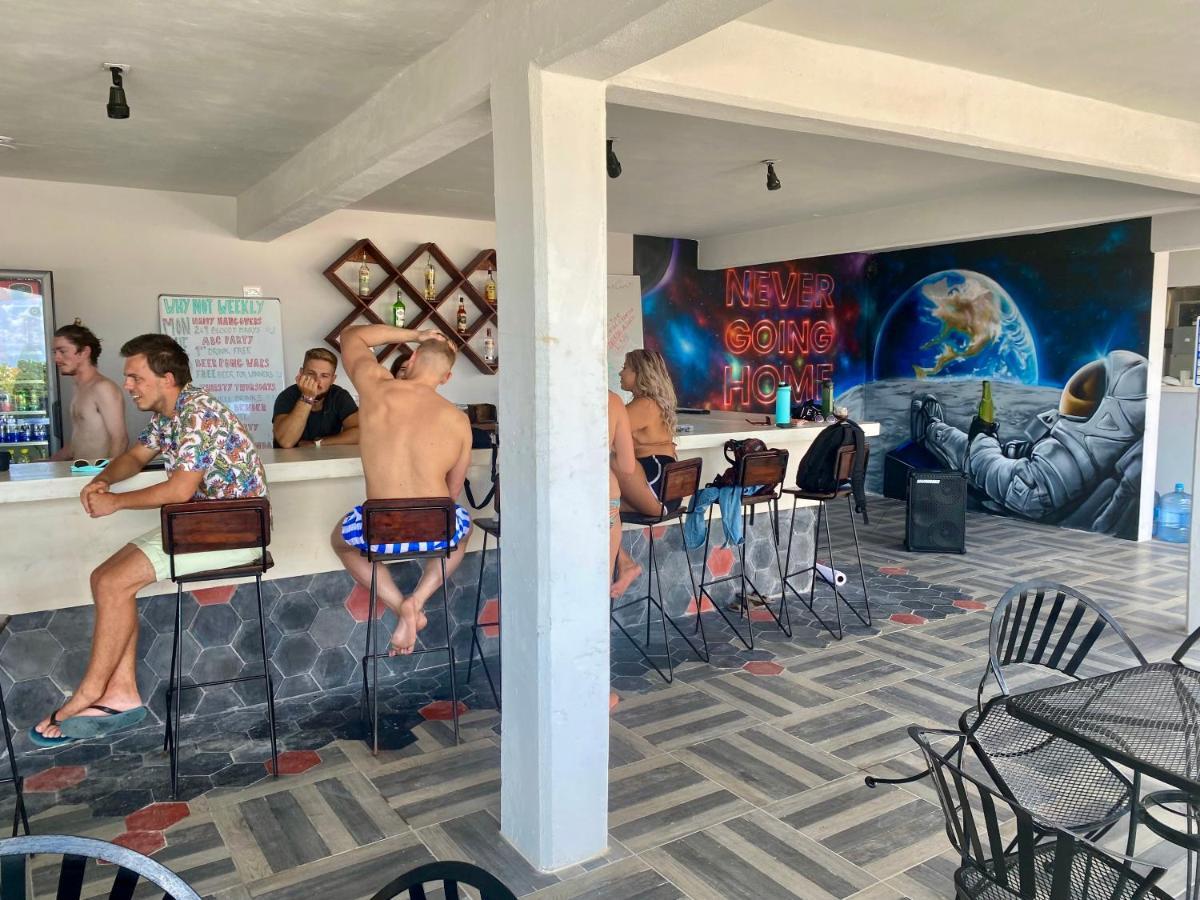 بلايا ديل كارمن Why Not Rooftop Party Hostel المظهر الخارجي الصورة